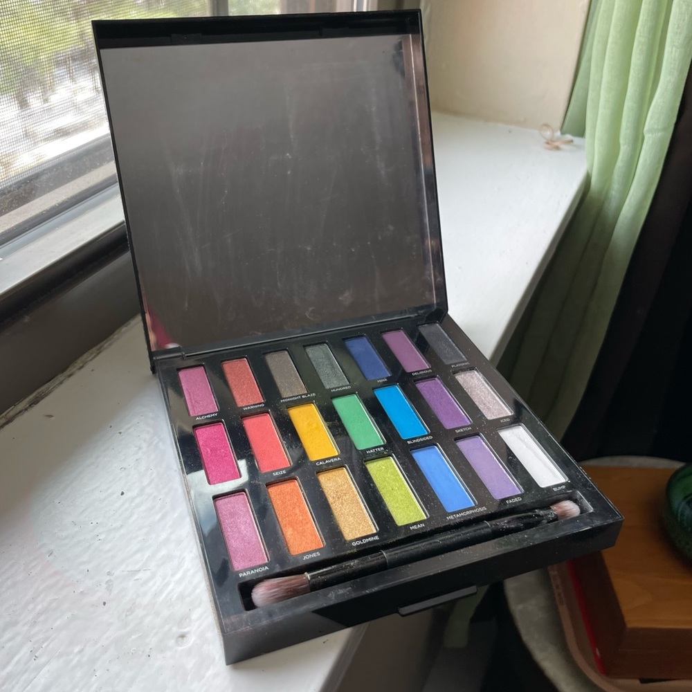 Urban Decay FULL SPECTRUM Rainbow Eyeshadow Palette